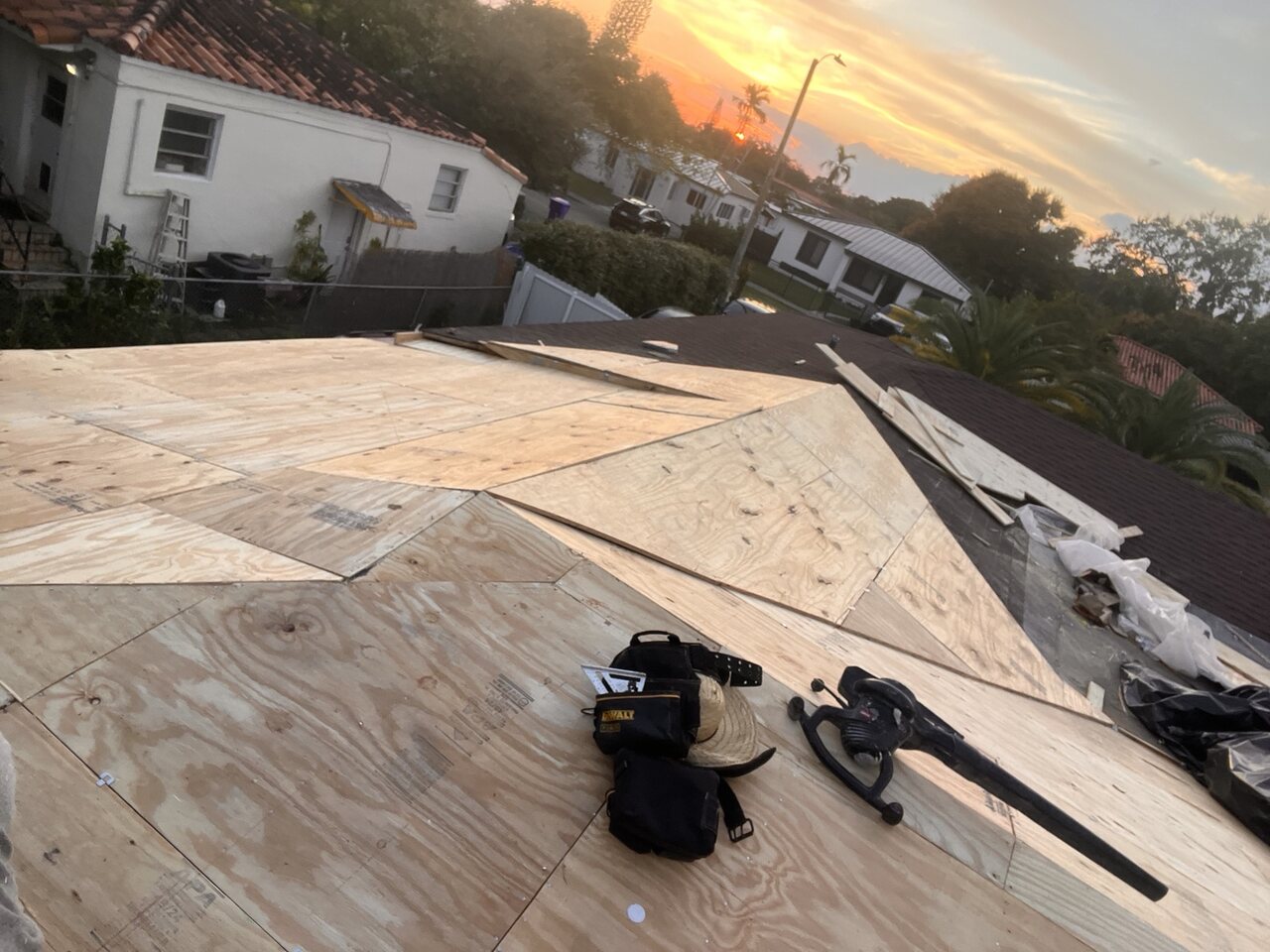 Plywood roof deck installation